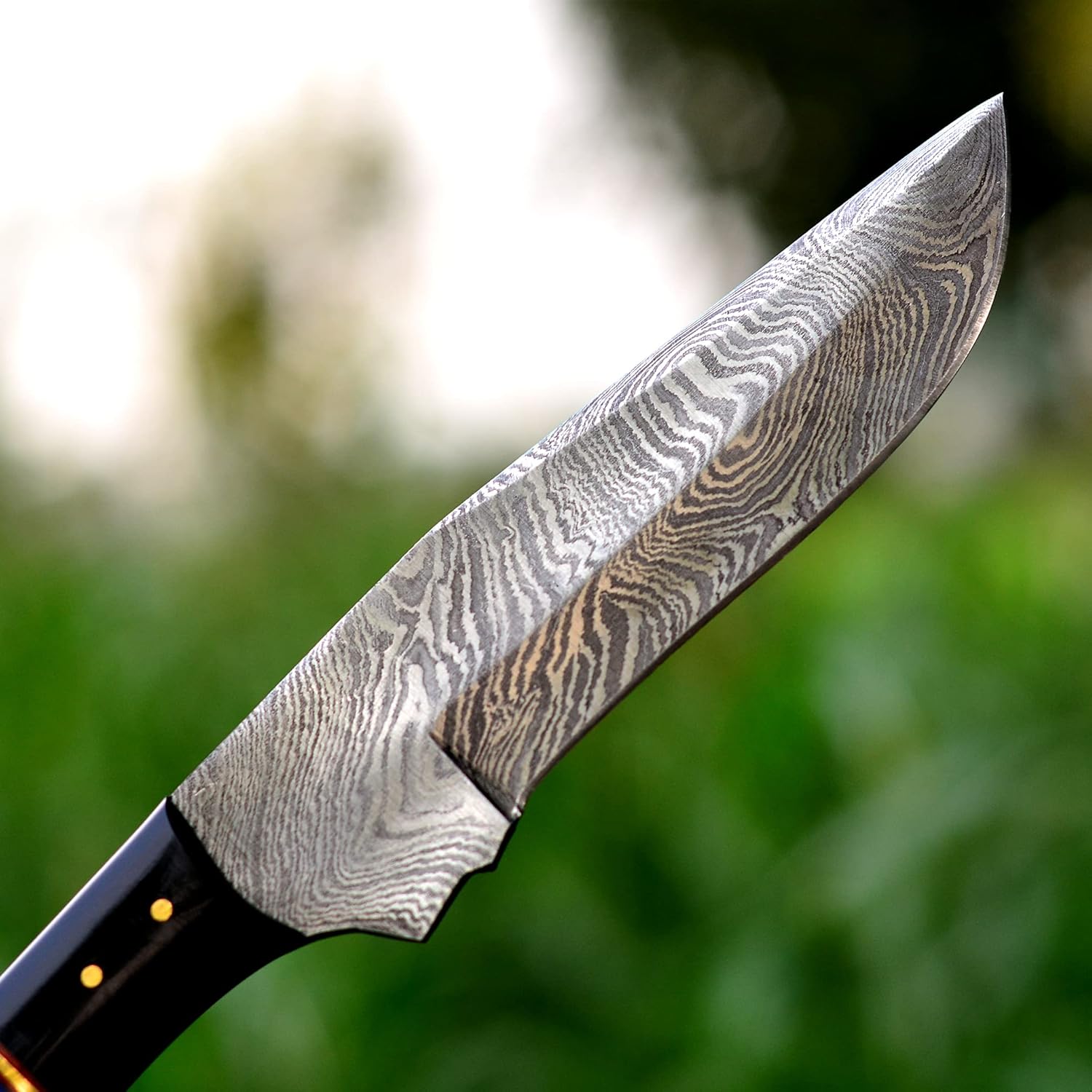 Hand-Forged Damascus Hunting Knife with Blue Resin Handle – Razor Sharp Full Tang Blade